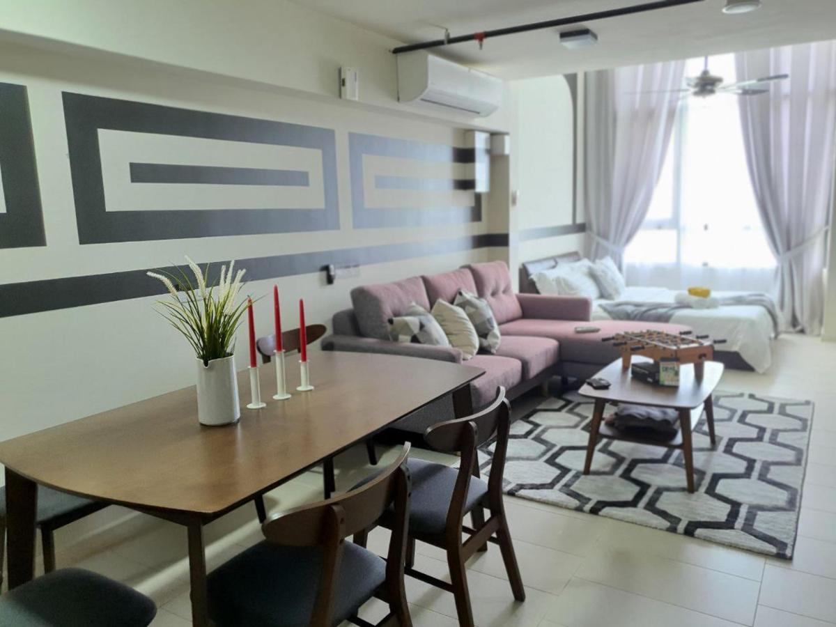 The Perfect Getaway @ Tamarind Suites, Netflix 300Mbps Сайберджая Экстерьер фото